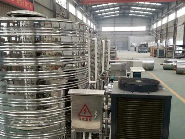 圓柱型濟(jì)南不銹鋼水箱生產(chǎn)車(chē)間